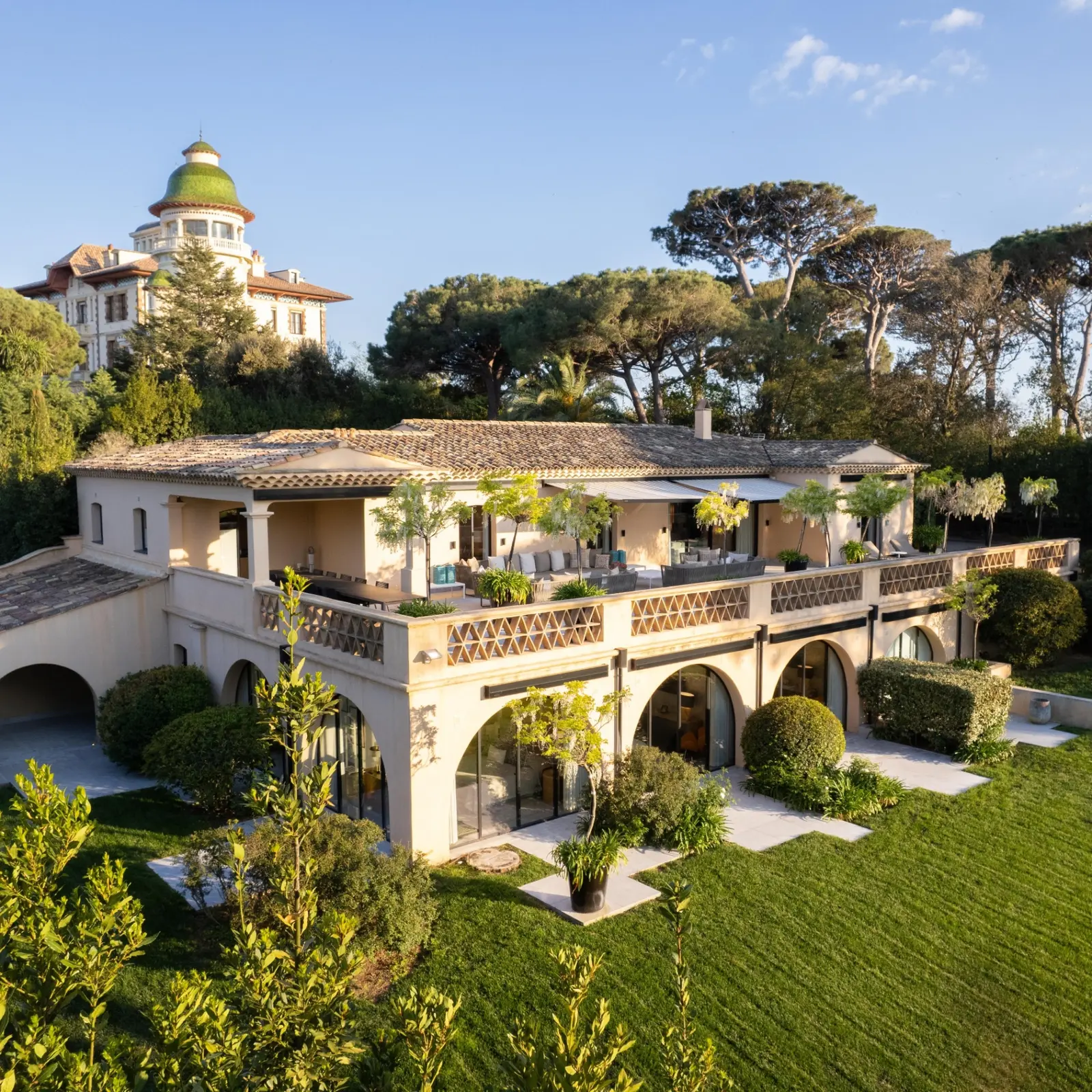 Villas of the Rich & Famous — Saint-Tropez